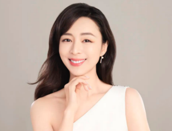 传草本文化，承东方美学｜皇后化妆品携代言人张静初诠释“东方新国妆”