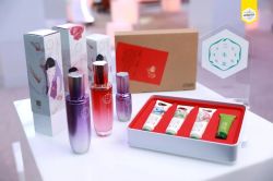 登顶埃菲尔铁塔的三生花，诠释了怎样的国潮品